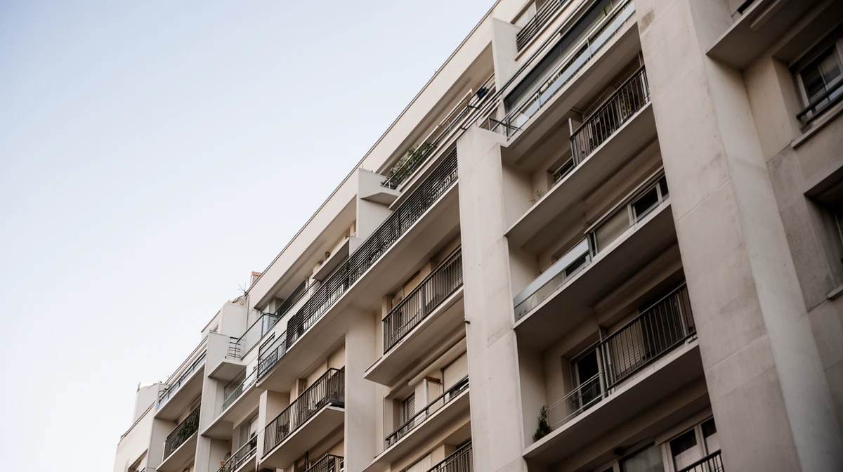 Façade d'immeuble d'habitation moderne